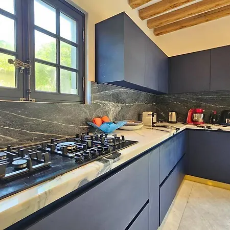 וילה D'exception, 5 Chambres, 20m Plage, Spa. *