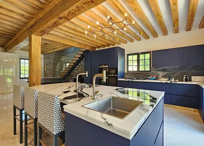 Villa D'exception, 5 Chambres, 20m Plage, Spa.